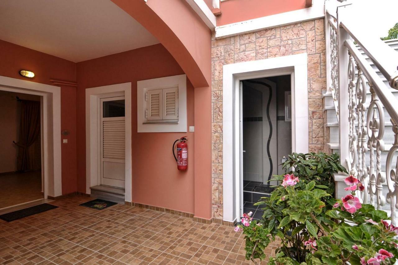 Angela Pool Apartments Agios Georgios Pagon Exteriör bild